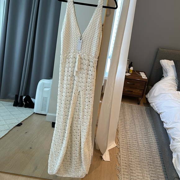 pampelone Dresses & Skirts - Never been worn white beach cover up!